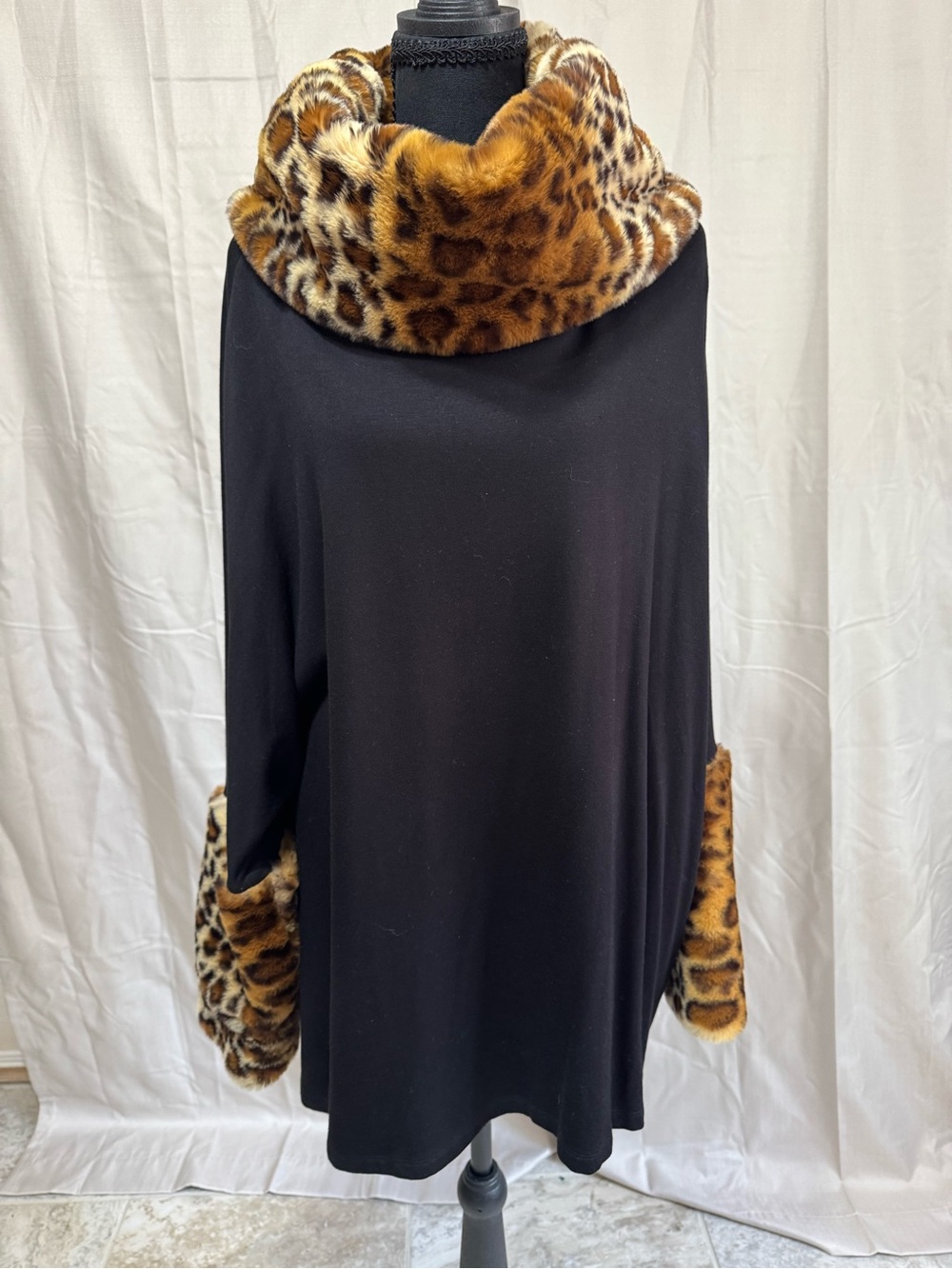 Philosophy Republic Clothing Black Leopard Faux Fur Trim Poncho Tunic XL - Picture 2 of 12